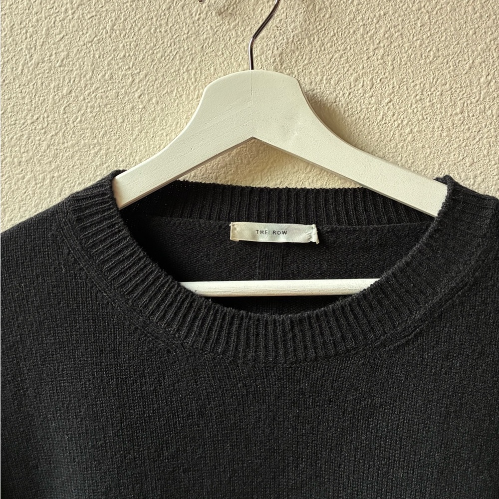 THE ROW Clelia Oversized Wool-Cashmere Sweater in Black (Size:L) - Picture 5 of 15